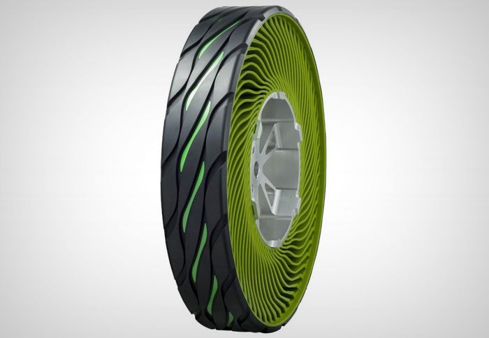To πρωτότυπο ελαστικό της Bridgestone, δεν απαιτεί αέρα υπό πίεση στο εσωτερικό του για να διατηρήσει το σχήμα του. 